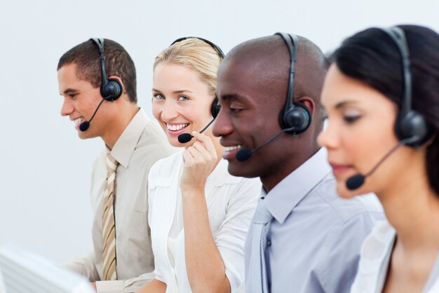 Photo a diverse business people working in a call center