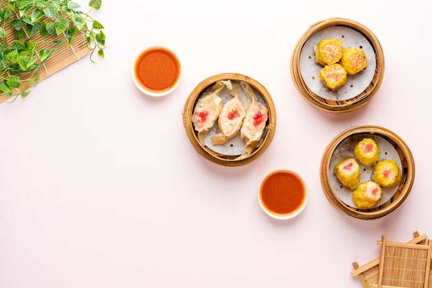 Diverse Chinese Dimsum in bamboemand