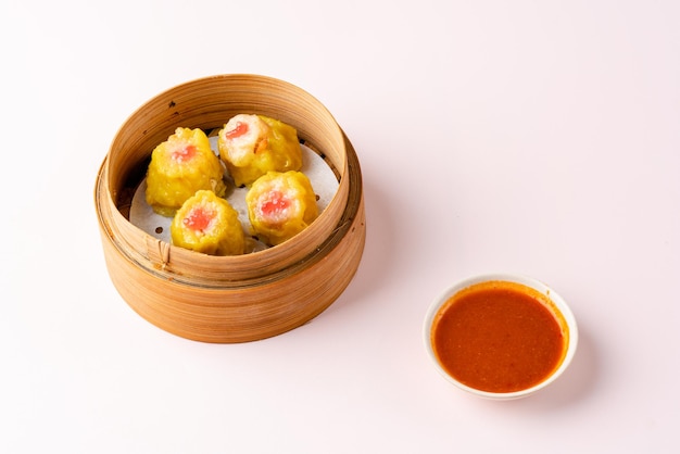 Diverse Chinese Dimsum in bamboemand