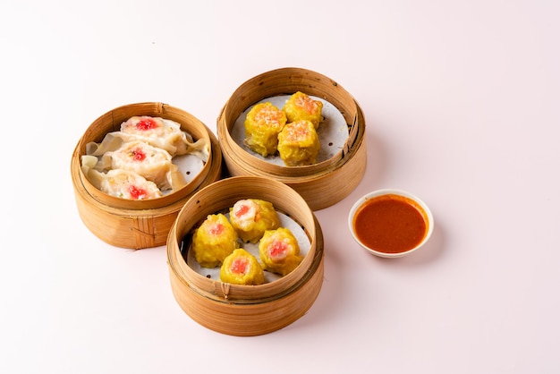 Diverse Chinese Dimsum in bamboemand