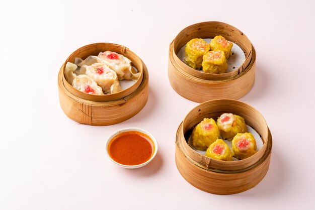 Diverse Chinese Dimsum in bamboemand