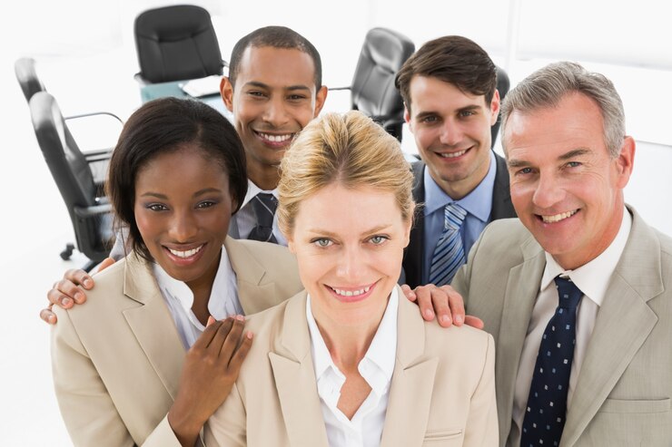 Photo diverse close business team smiling up at camera