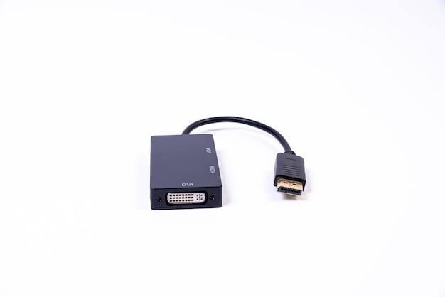 Diverse converter kabels adapters voor computers en smartphones HDMI VGA USB DVI DP geïsoleerd op wit