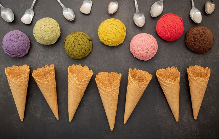 Diverse ijssmaken in wafelkegels