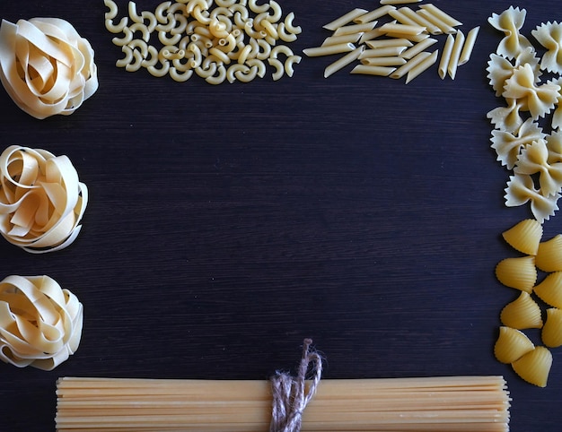 Foto diverse pasta kookconcept bovenaanzicht