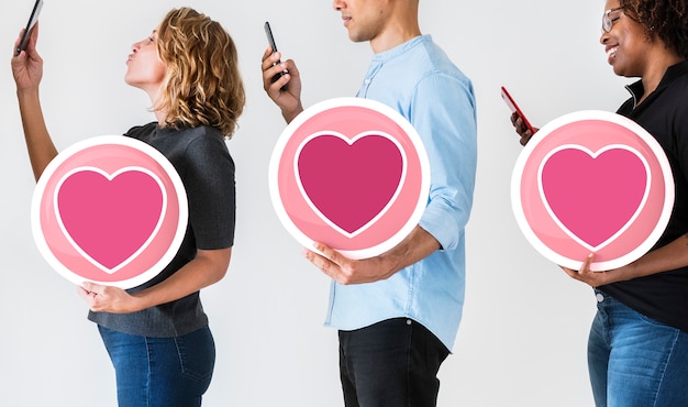 Photo diverse people holding valentine icons