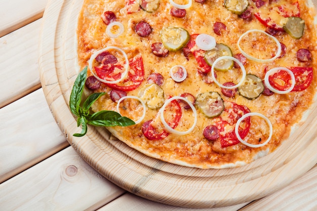 Diverse Pizza op de houten tafel