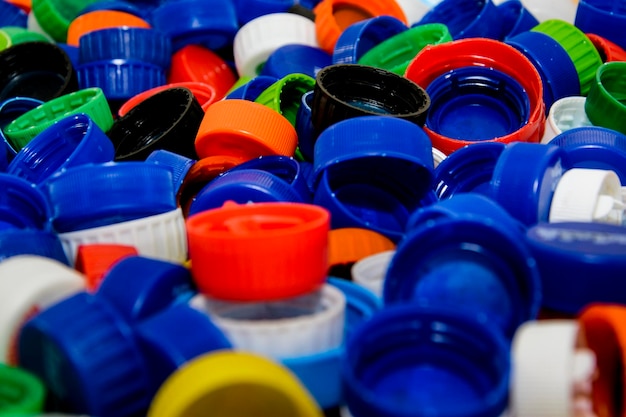 Foto diverse plastic flesdoppen rond en in verschillende kleuren salvador bahia brazilië