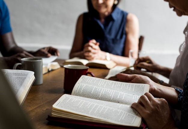 Photo diverse religious shoot