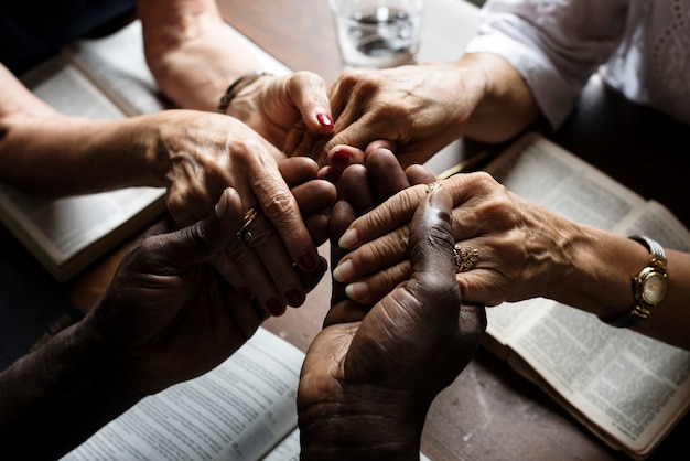 Photo diverse religious shoot