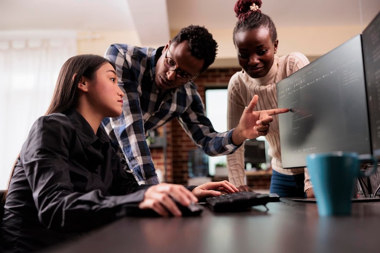 Photo diverse software developer analyzing html script information on programming computer, parsing source code in it data agency. tech enginners compiling app language innovating online server algorithms.