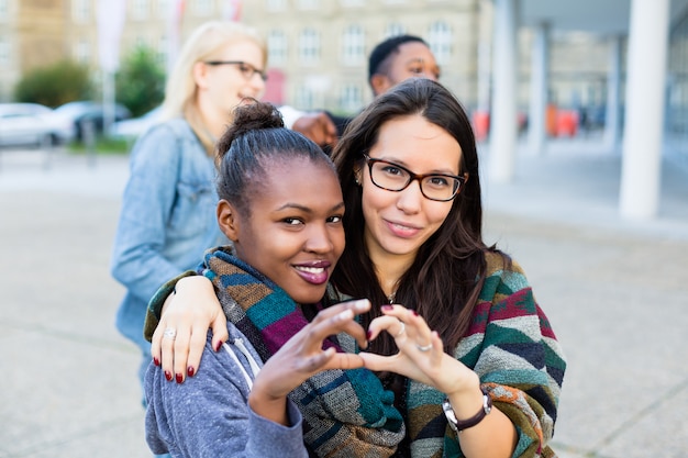 Diversiteitsvrienden in stad