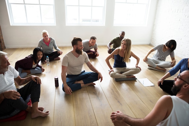 Photo diversity people exercise class relax concept