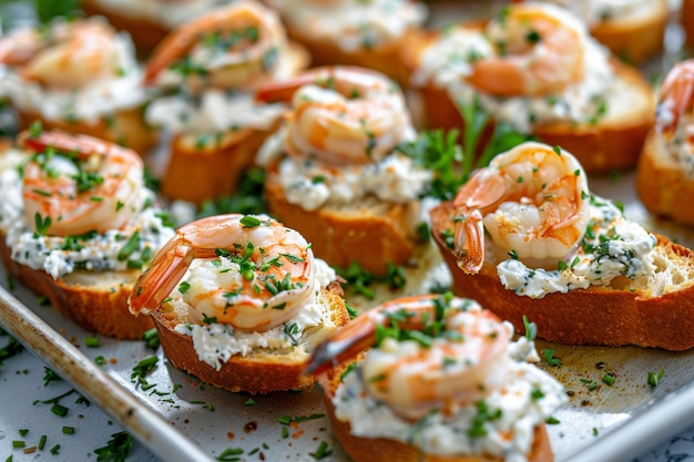 Divine Shrimp and Crab Legs Crostini Recipe with Herbed Cream Cheese (神聖なエビとカニの足のクロスティニレシピとハーブのクリームチーズのレシピ)