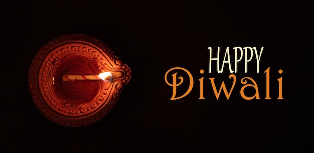 사진 diwali hindu 빛의 축제 축하 어두운 배경에 대한 diya 오일 램프