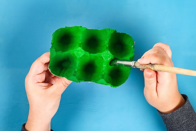 DIY basket Easter egg from cardboard tray