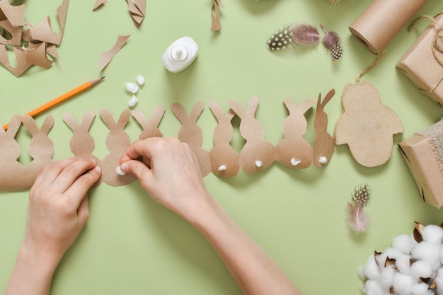 DIY Easter garland made of kraft paper with rabbits