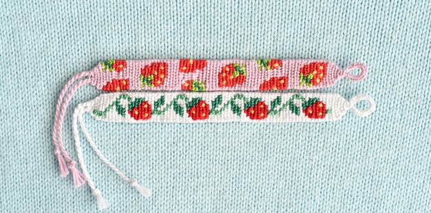 DIY friendship bracelets with alpha pattern Strawberry