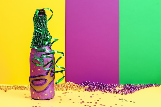 Diy Mardi Gras fles paars zelfklevend papier