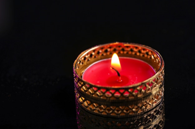 diya of olielamp op zwart