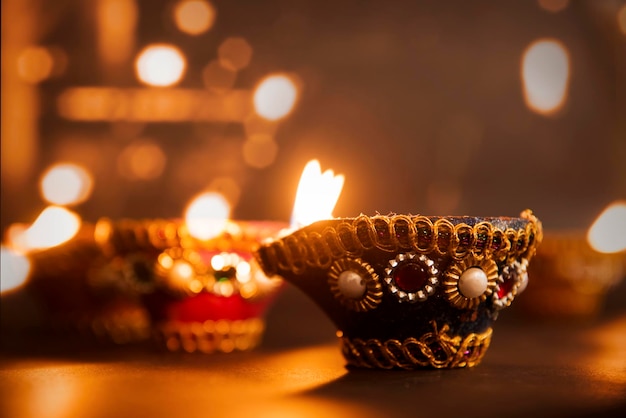 Lampade a olio diya per il festival diwali