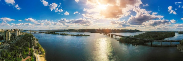 Fiume dnepr a kiev vista aerea del drone