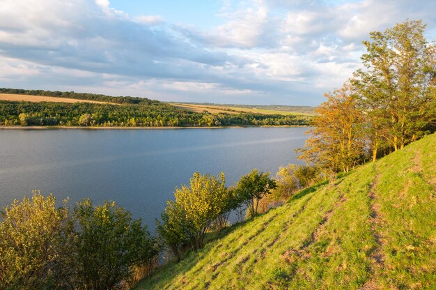 Photo the dniester river canyon at sunset