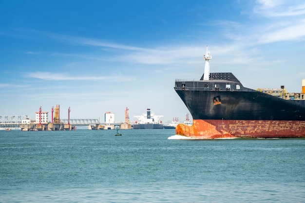 Портовые краны погрузка контейнеров торговля порт судоходство
