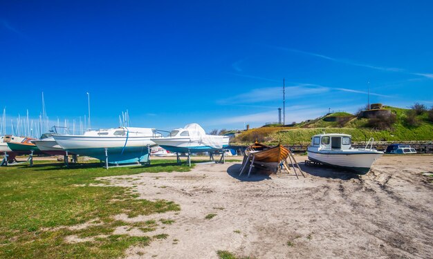 Cantiere navale di fronte al forte di dragor in danimarca