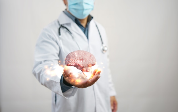 脳をチェックする医師。早期診断、科学と医学の概念