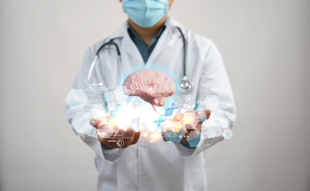 Photo doctor checking brain. early diagnosis , science and medicine concept