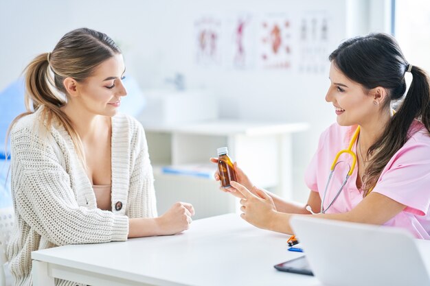 doctor explaining diagnosis to her female patient