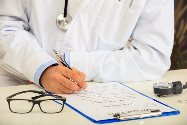 Photo doctor filling a medical form