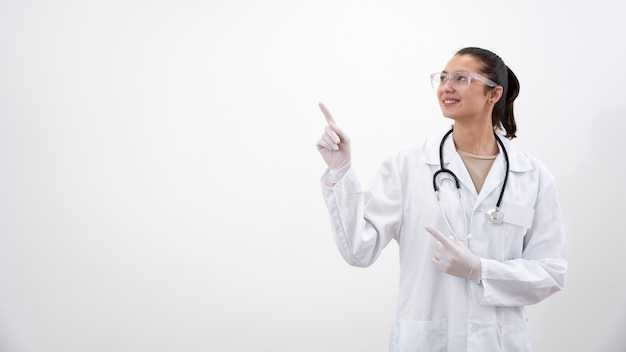 Foto medico che si prepara per il controllo medico di routine