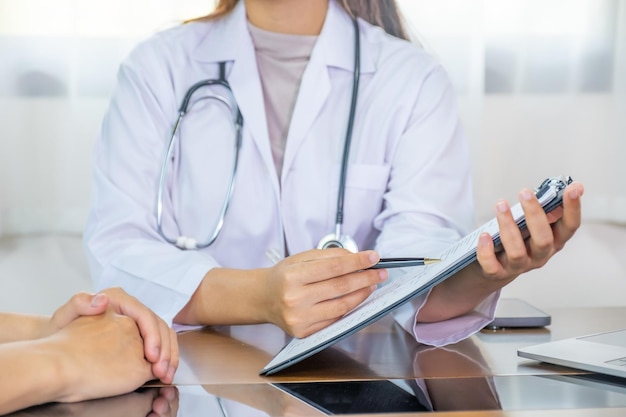 Photo doctor hand holding pen and explained examination results to the patient man healthcare