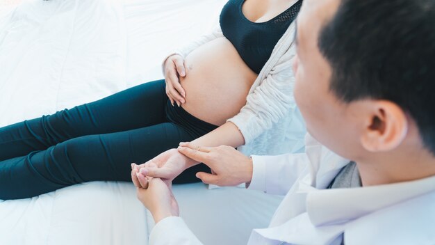 Photo the doctor is diagnosing pregnant women.