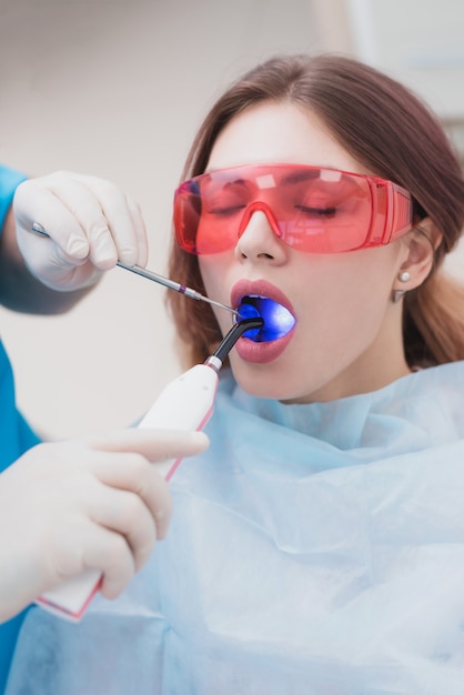 Doctor orthodontist examines the patient after brushing his teeth