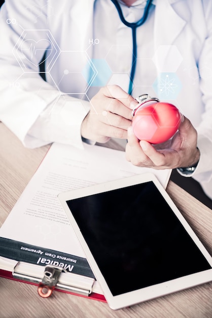 Medico, esame obiettivo e heart disease checker