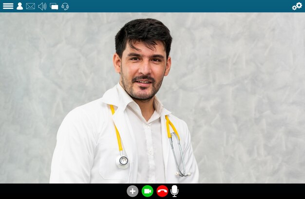 Medico che parla in videochiamata per telemedicina e servizio di telemedicina