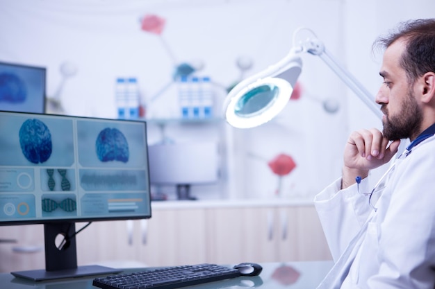 Photo doctor using laptop