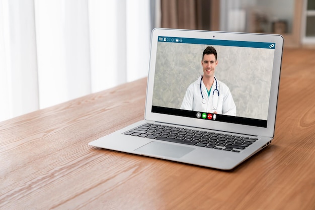 Videochiamata del dottore online tramite un'applicazione software di telemedicina alla moda