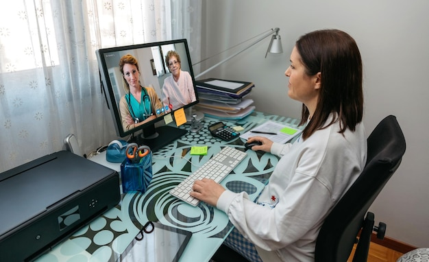 doctor video conferencing witth collegues over computer