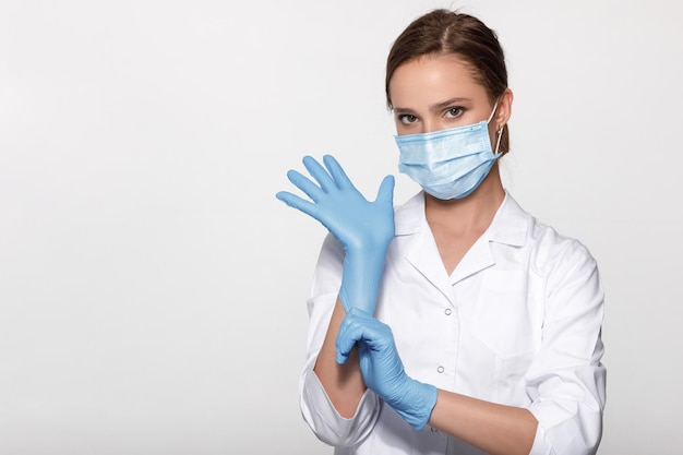 Photo doctor wearing mask and gloves