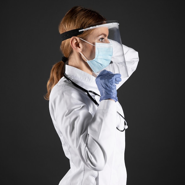 Photo doctor wearing a medical mask