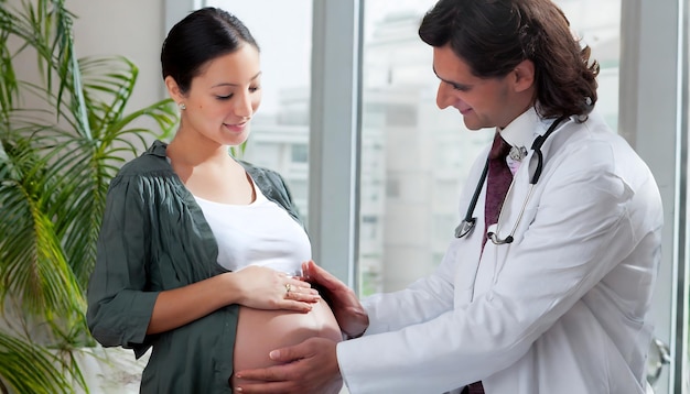 Photo doctor with a pregnant woman