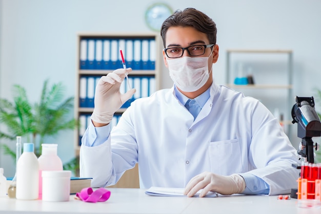 Photo doctor working with blood samples