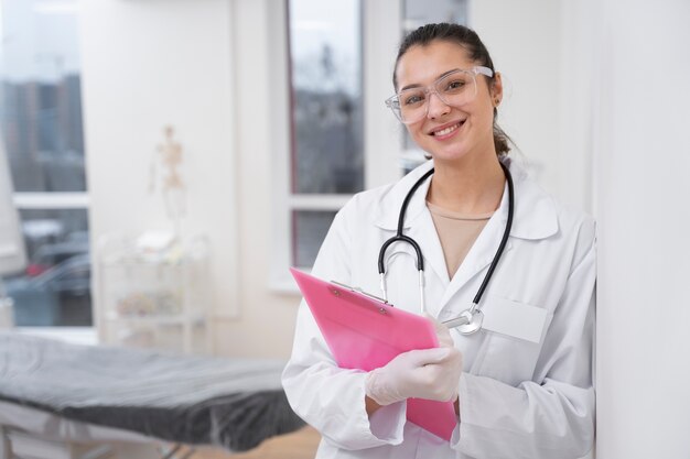 Photo doctor wrking in their clinic