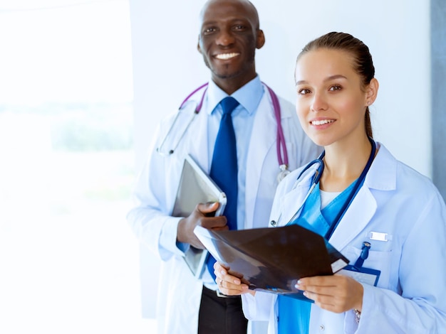 Photo doctors analyzing an xray in a metting