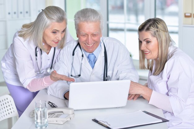 Doctors discussing something