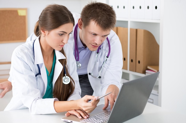 doctors looking at laptop monitor